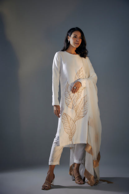 WHITE EMBROIDERED KURTA SET