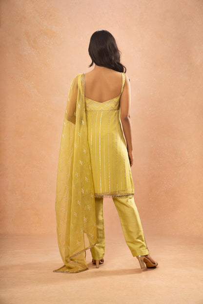 GREEN EMBROIDERED STRAIGHT KURTI PANT SET (SET OF 3)