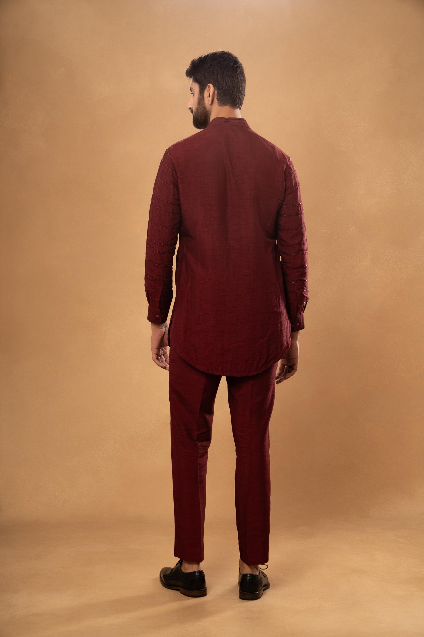 MAROON TEXTURED WOVEN KURTA PANT SET (SET OF 2)