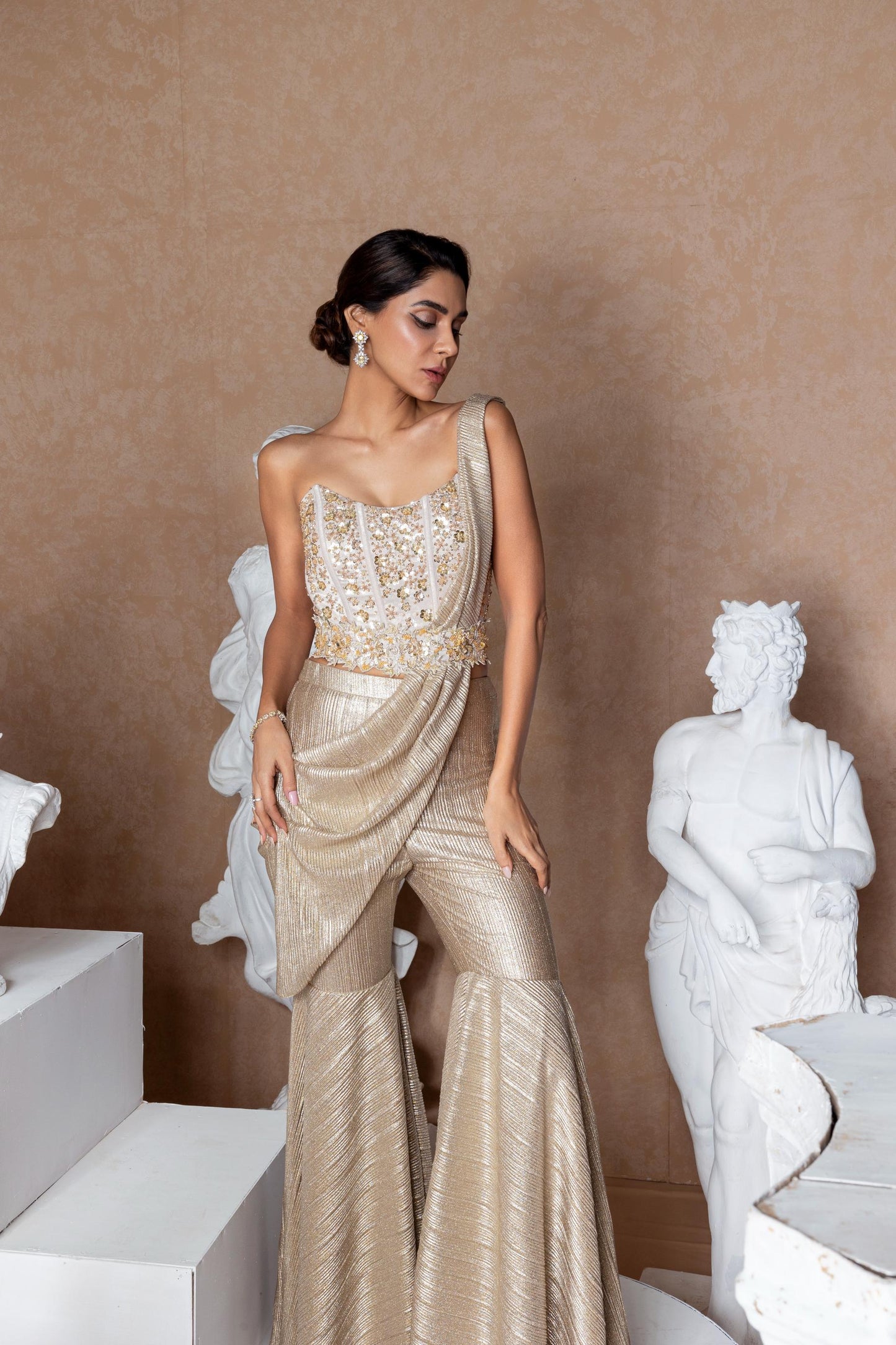 GOLD CORSET WITH GARARA AND PALLU