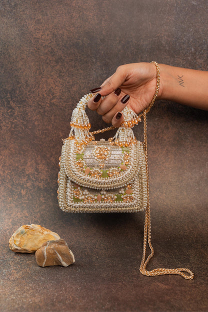 EMPRESS CHARM GOLD