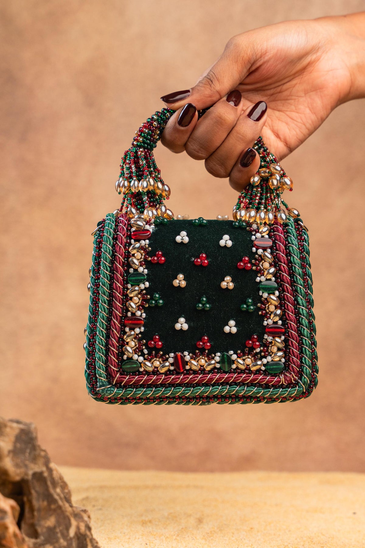 EMPRESS CHARM EMERALD