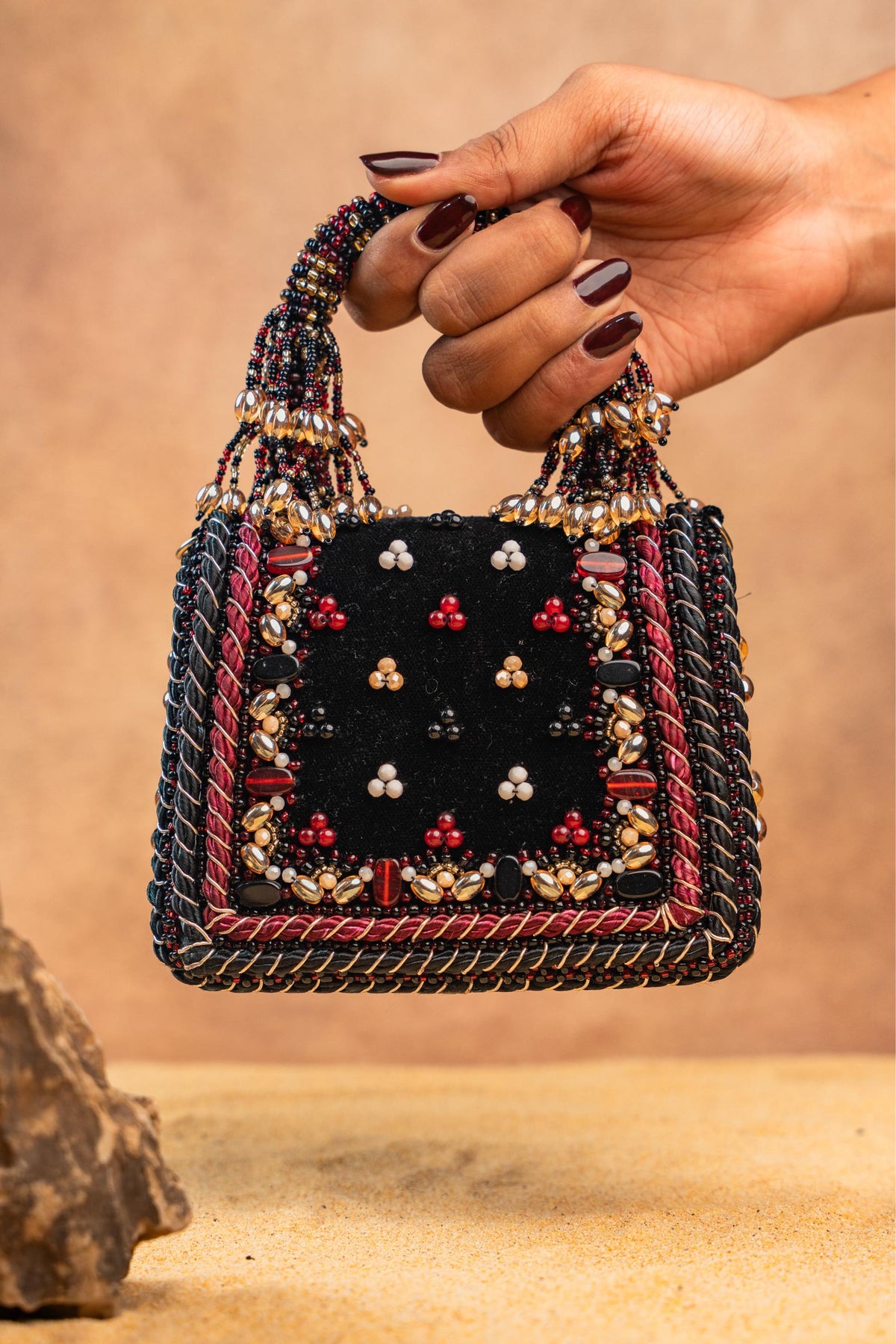 EMPRESS CHARM NOIR