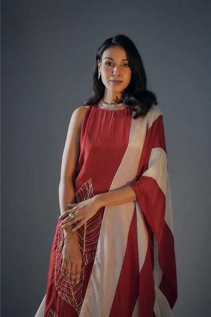 EMBROIDERED KURTA SET WITH SAHARA