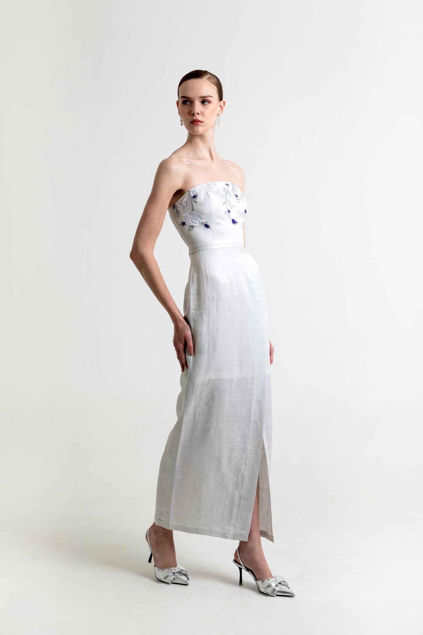 AVAIA GOWN