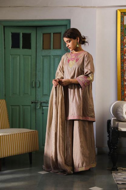 AHILIYAA KURTA SET