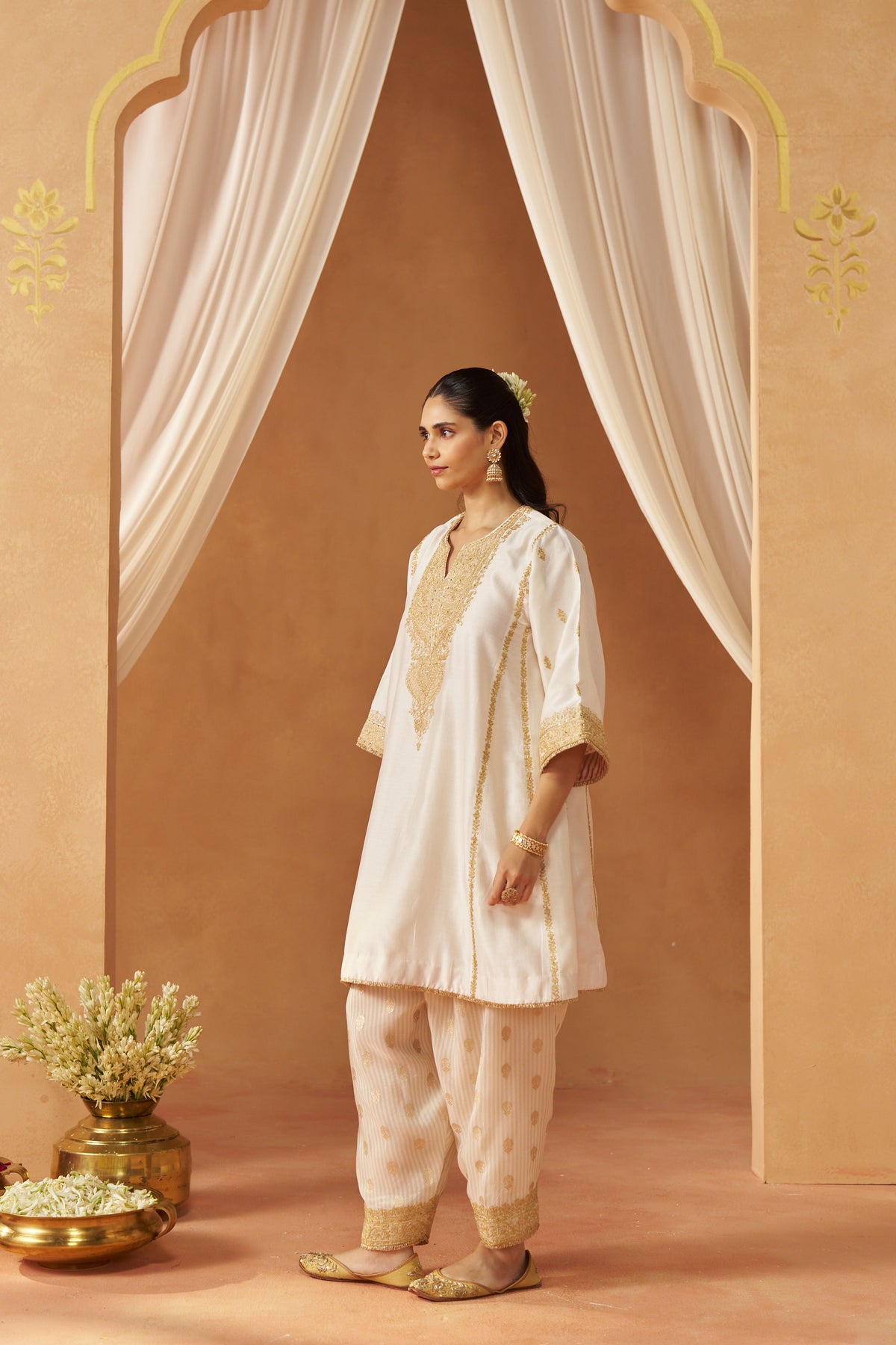 MAAHGUL DAISY IVORY KALIDAAR CHAUGA WITH SALWAR AND DUPATTA