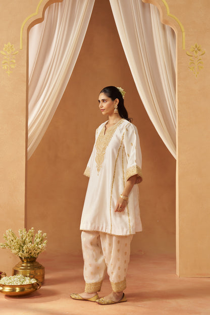 MAAHGUL DAISY IVORY KALIDAAR CHAUGA WITH SALWAR AND DUPATTA