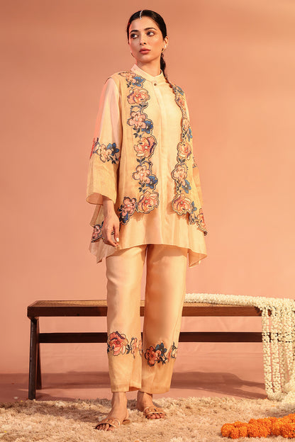 SADIRA EMBROIDERED KURTA SET WITH JACKET