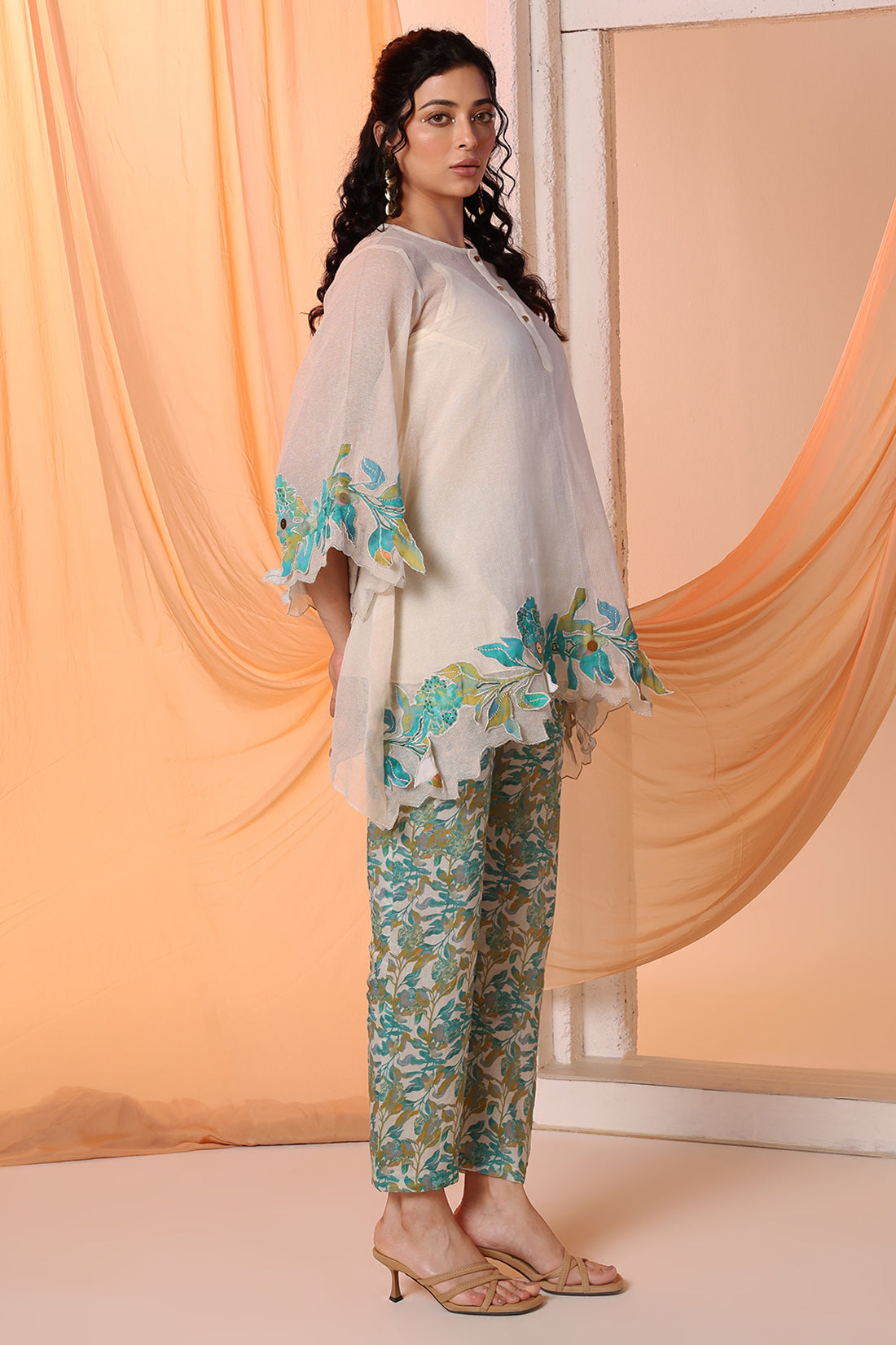 AARANI APPLIQUED KURTA SET