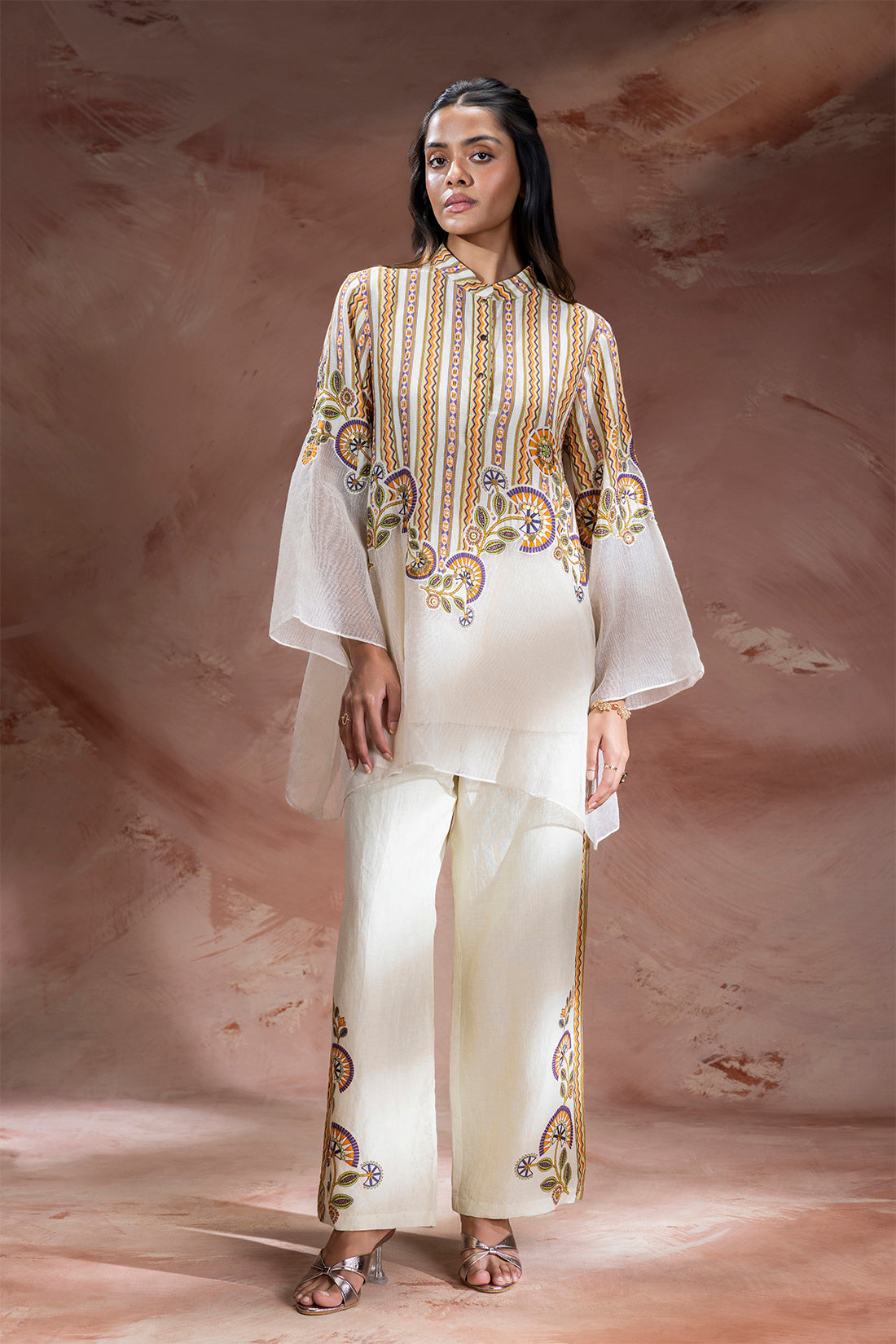 NOOMA EMBELLISHED KURTA AND PANTS