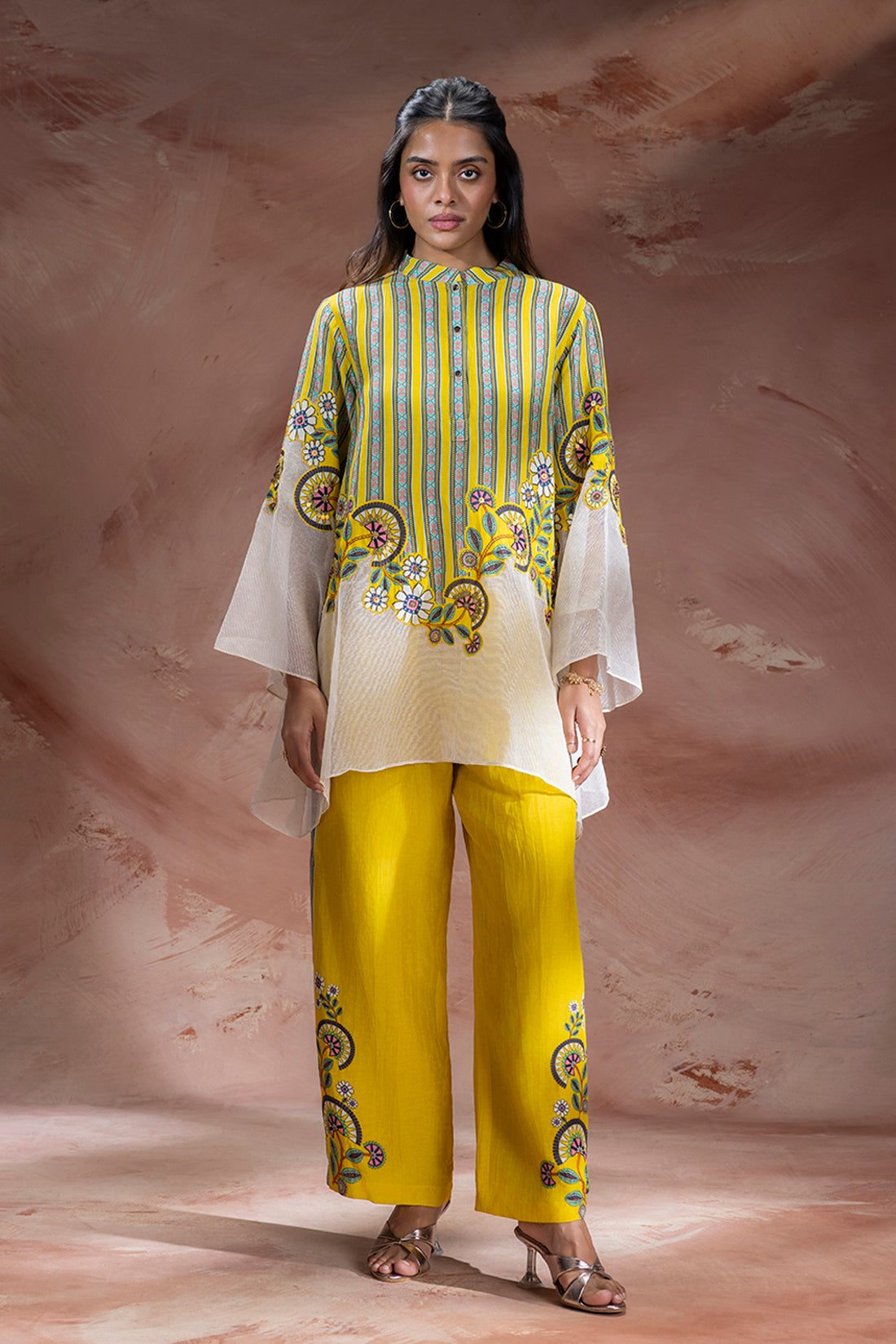 NOOMA EMBELLISHED KURTA AND PANTS