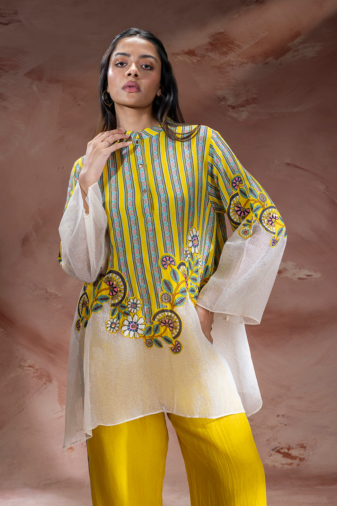 NOOMA EMBELLISHED KURTA AND PANTS