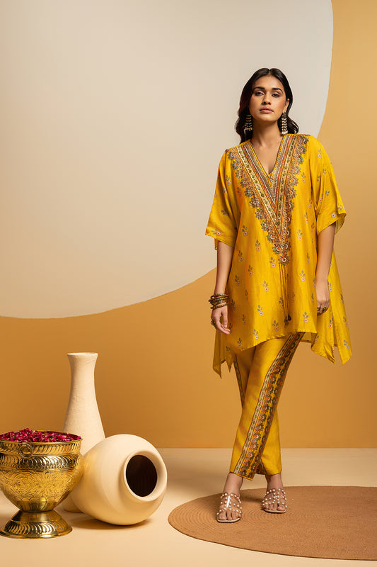 TAARANI EMBELLISHED V-NECK KURTA SET
