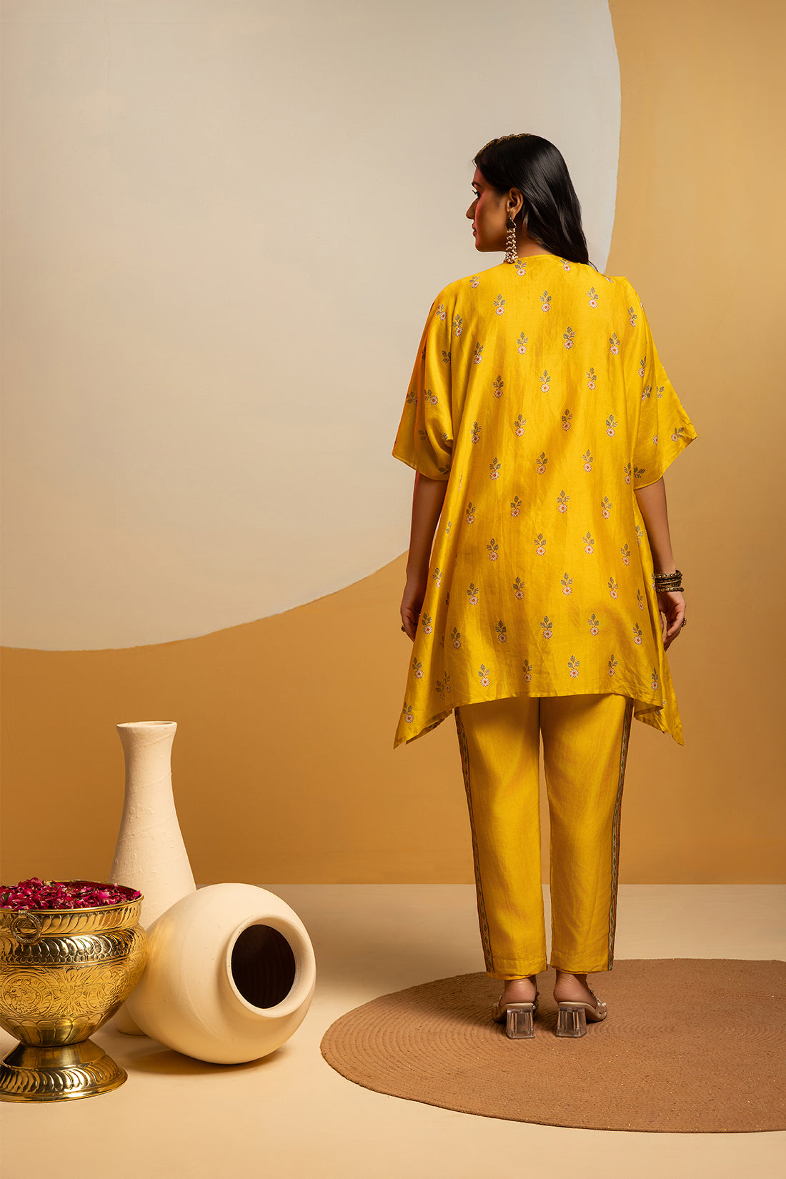 TAARANI EMBELLISHED V-NECK KURTA SET