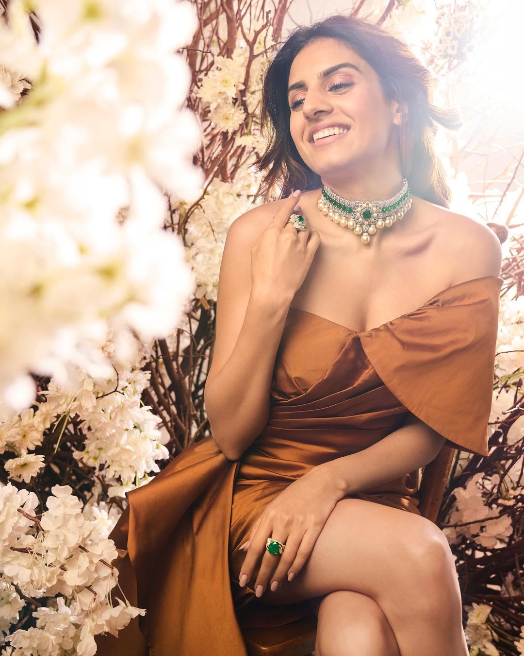 OFF SHOULDER TRAIL-DRAPE DRESS