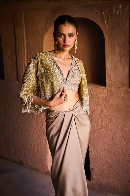 EMBROIDERED CAPE WITH BLOUSE AND WRAP SKIRT - White Maison de Couture