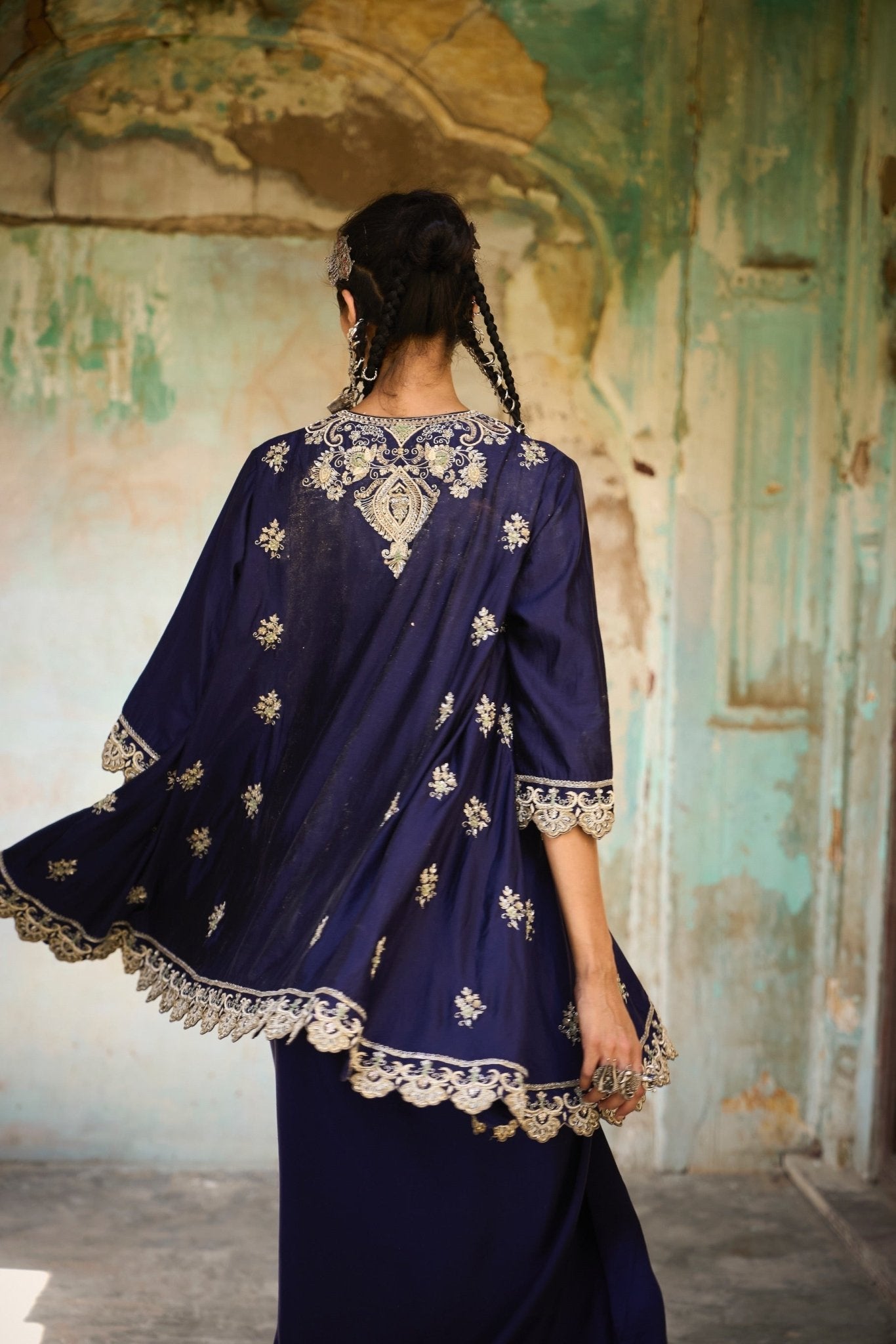 EMBROIDERED TUINC WITH DUPATTA AND COWL SKIRT - White Maison de Couture