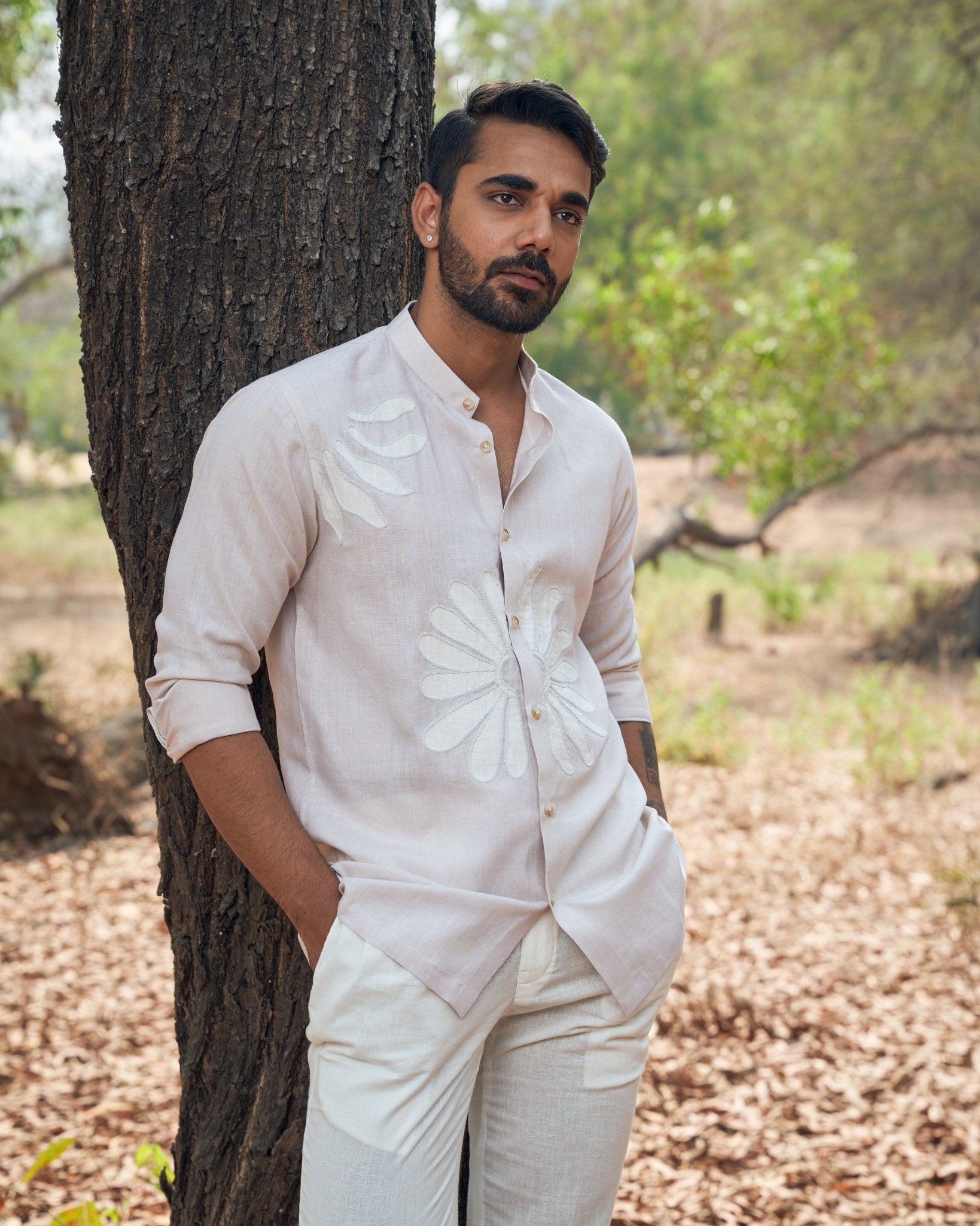 FLOWER APPLIQUÉ LINEN SHIRT - White Maison de Couture