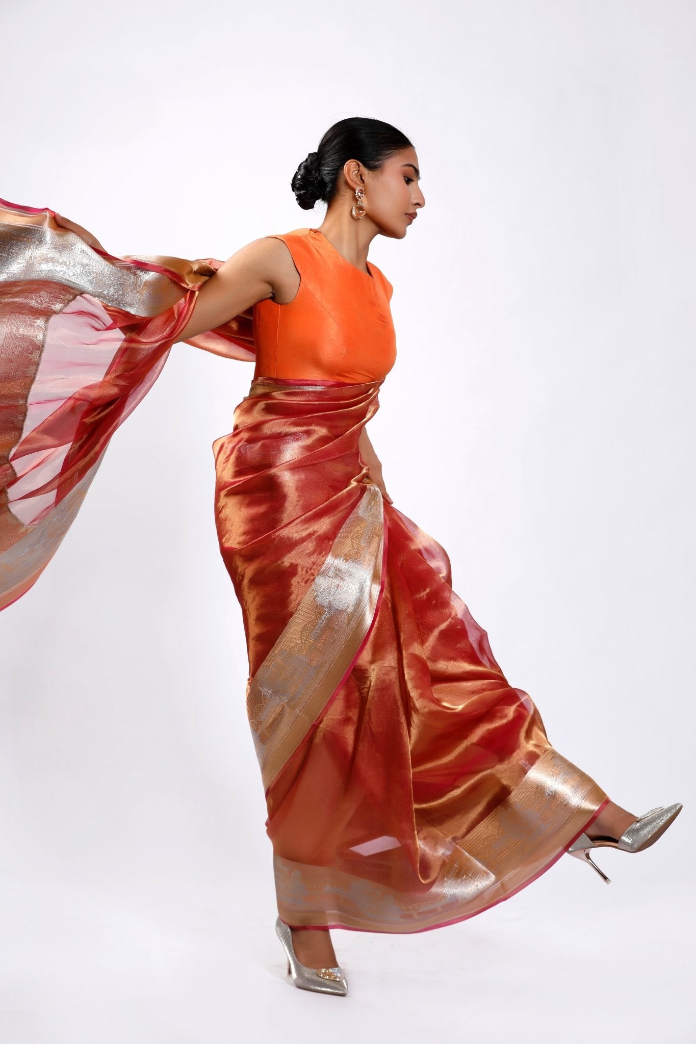 HANDWOVEN PEACH PINK CASA BLANCA SAREE - White Maison de Couture