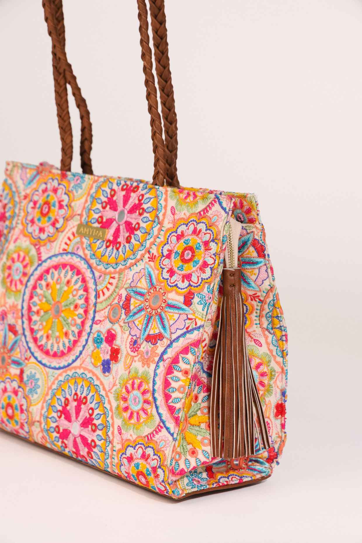 LILY EMBROIDERED MULTICOLOR BOX TOTE BAG - White Maison de Couture