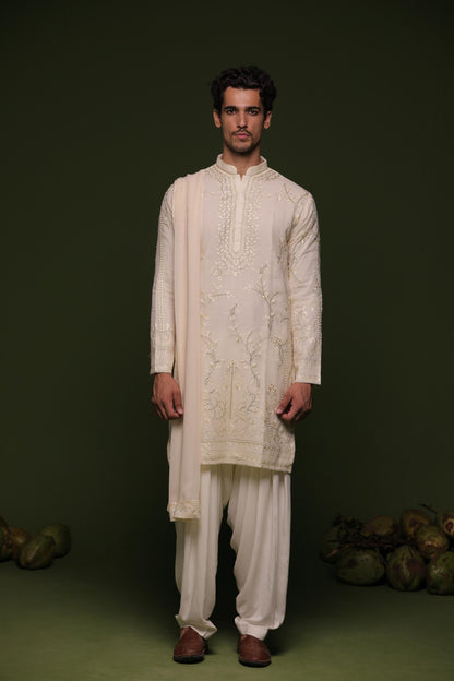 MARUT WHITE KURTA SET WITH PATIYALA AND DUPATTA - White Maison de Couture