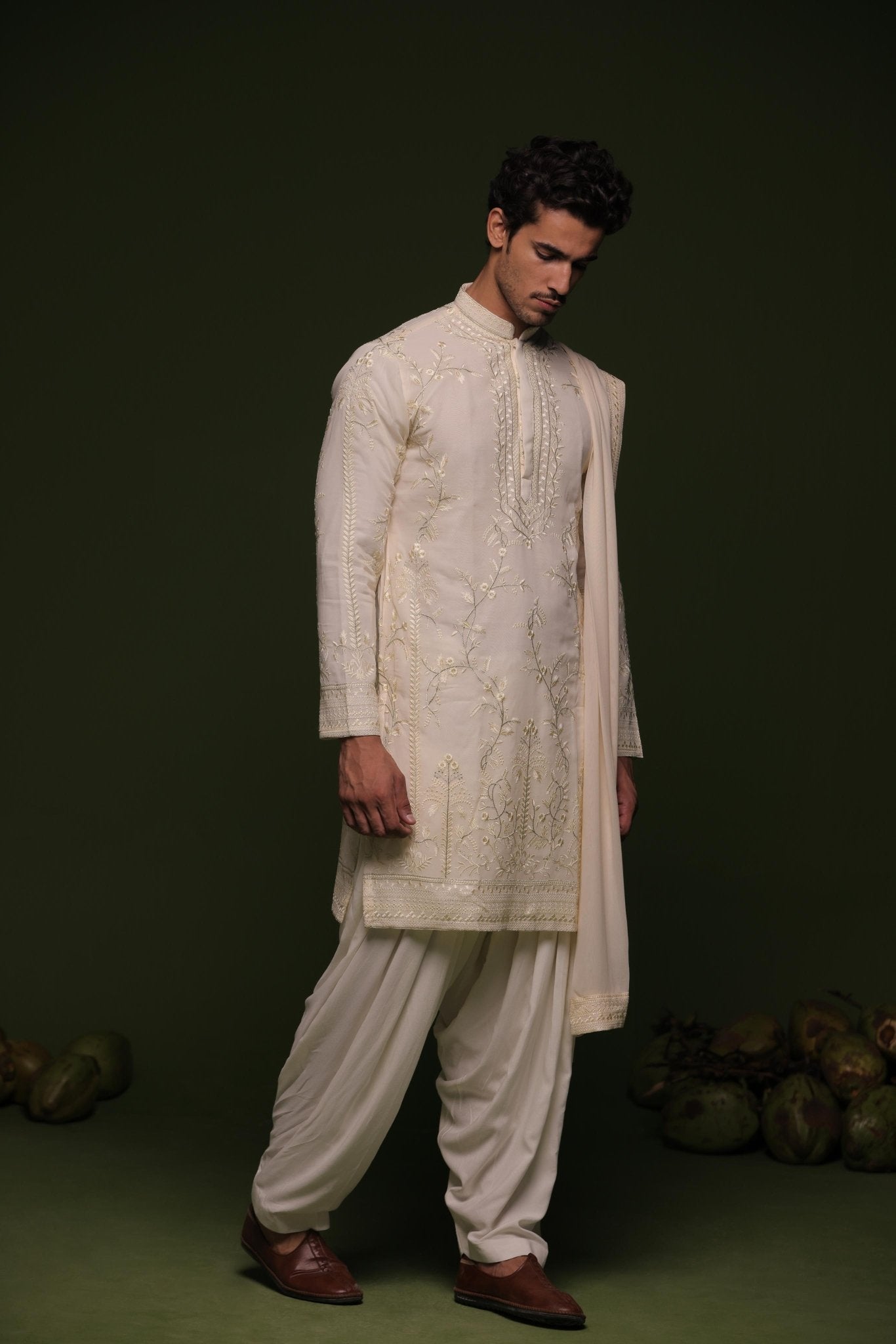 MARUT WHITE KURTA SET WITH PATIYALA AND DUPATTA - White Maison de Couture
