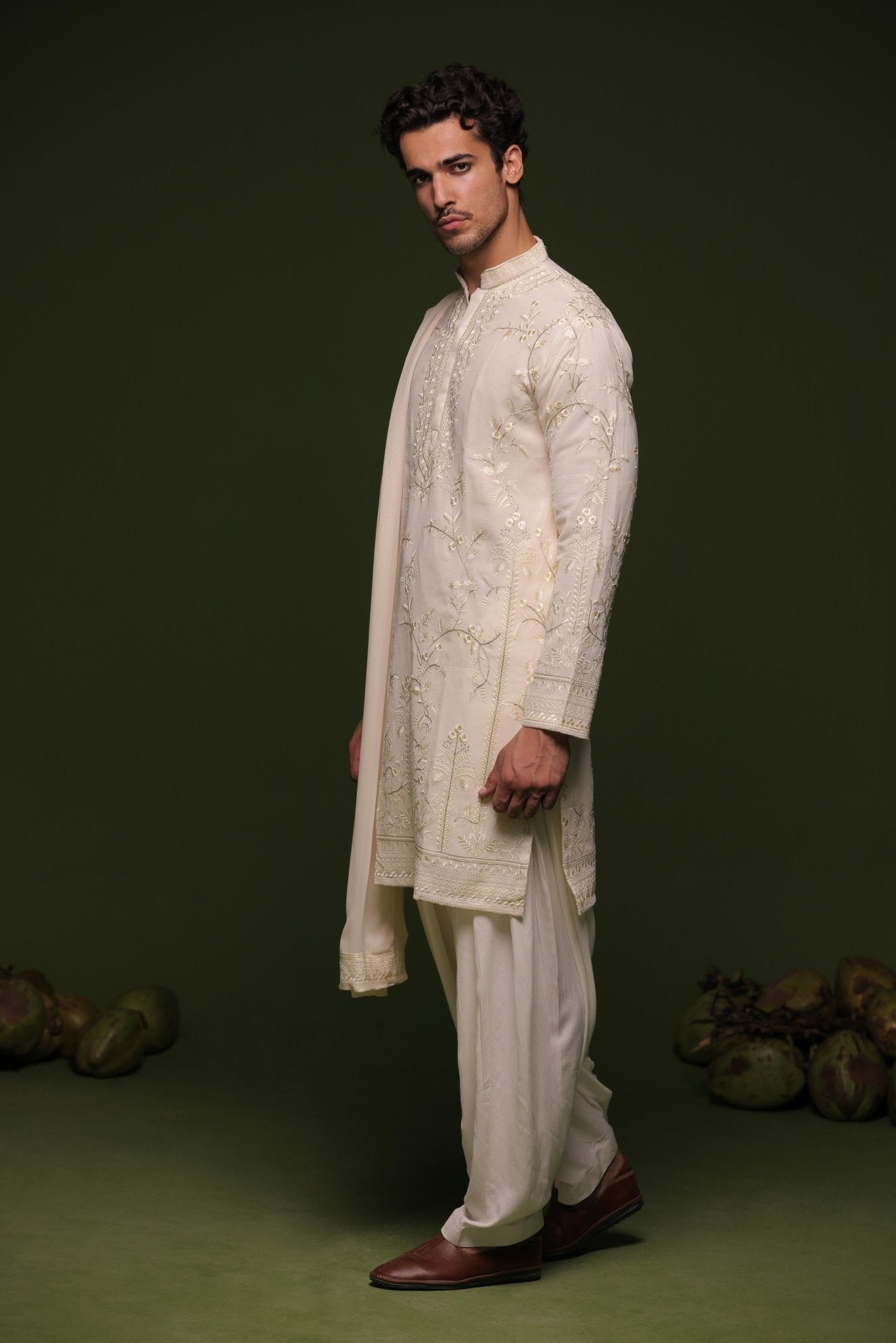 MARUT WHITE KURTA SET WITH PATIYALA AND DUPATTA - White Maison de Couture