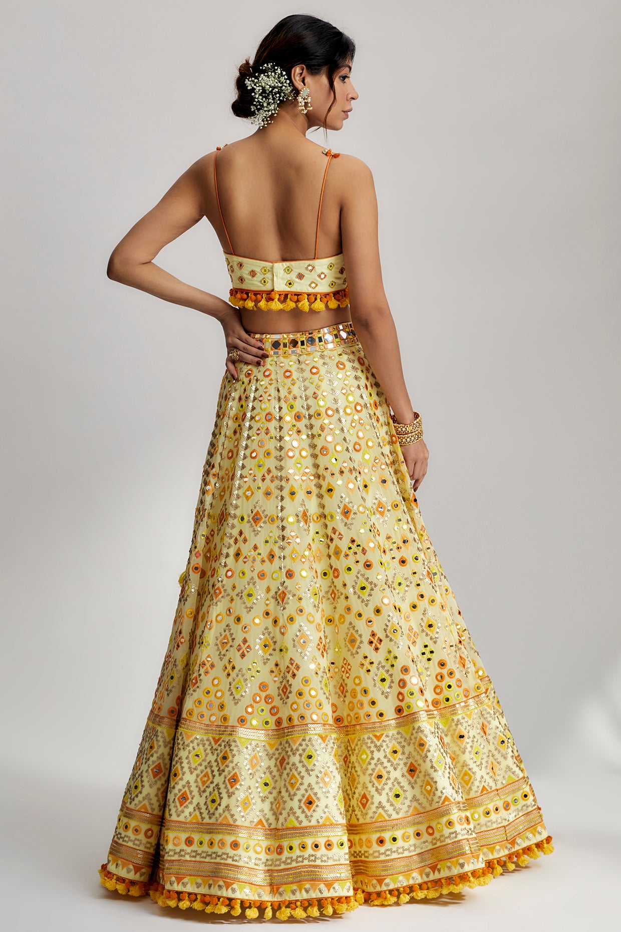 ASHI LEHENGA WITH CAPE SET