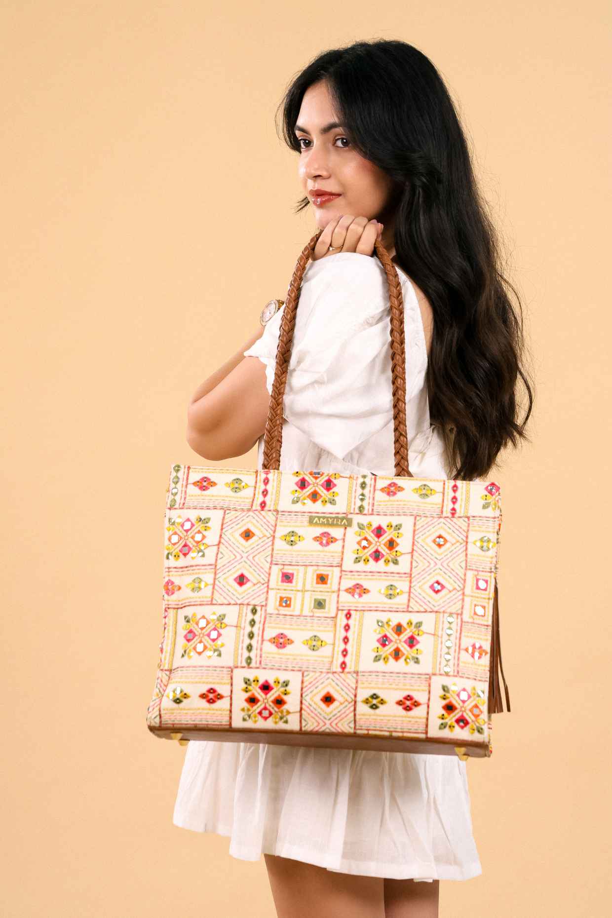 ZIANA EMBROIDERED MULTICOLOR BOX TOTE BAG - White Maison de Couture