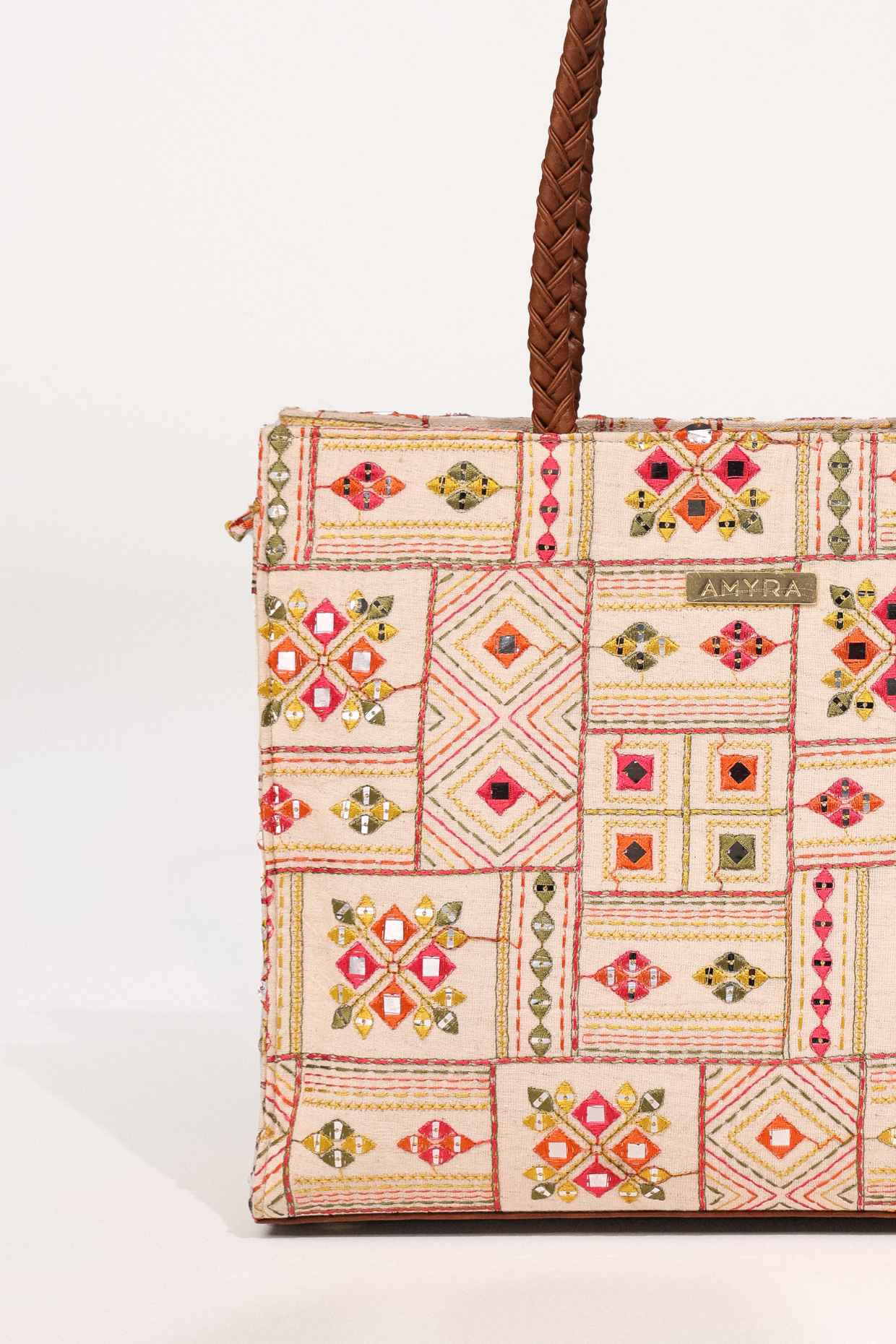 ZIANA EMBROIDERED MULTICOLOR BOX TOTE BAG - White Maison de Couture