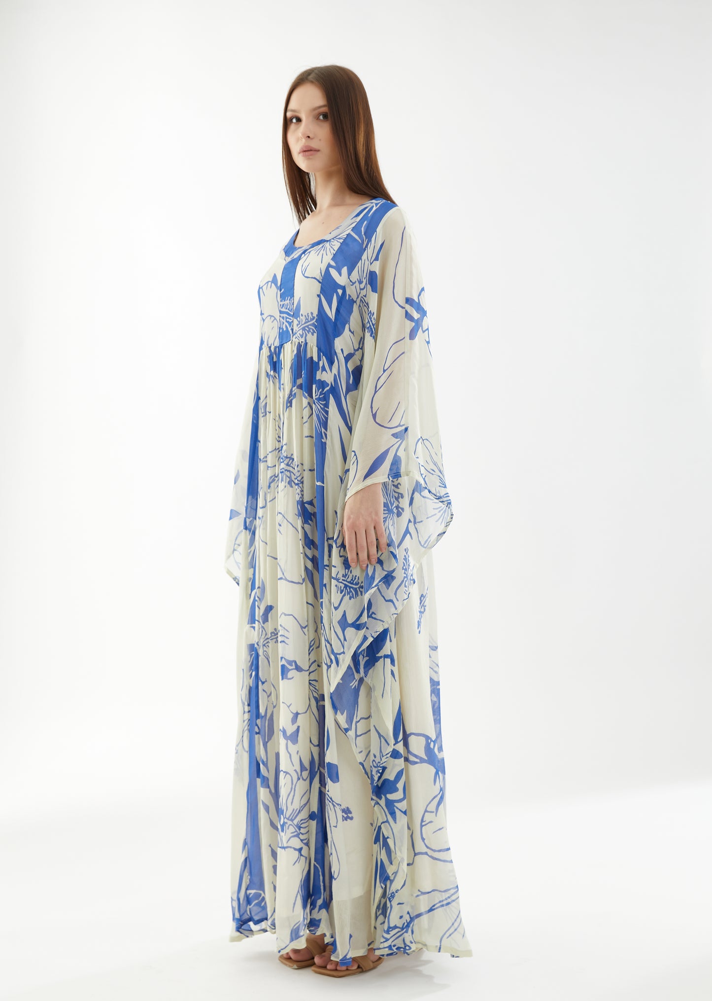 WHITE AND BLUE FLORAL KAFTAN