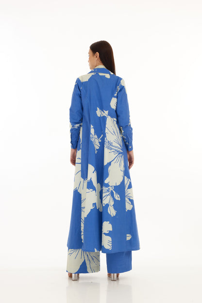 BLUE AND WHITE FLORAL CAPE